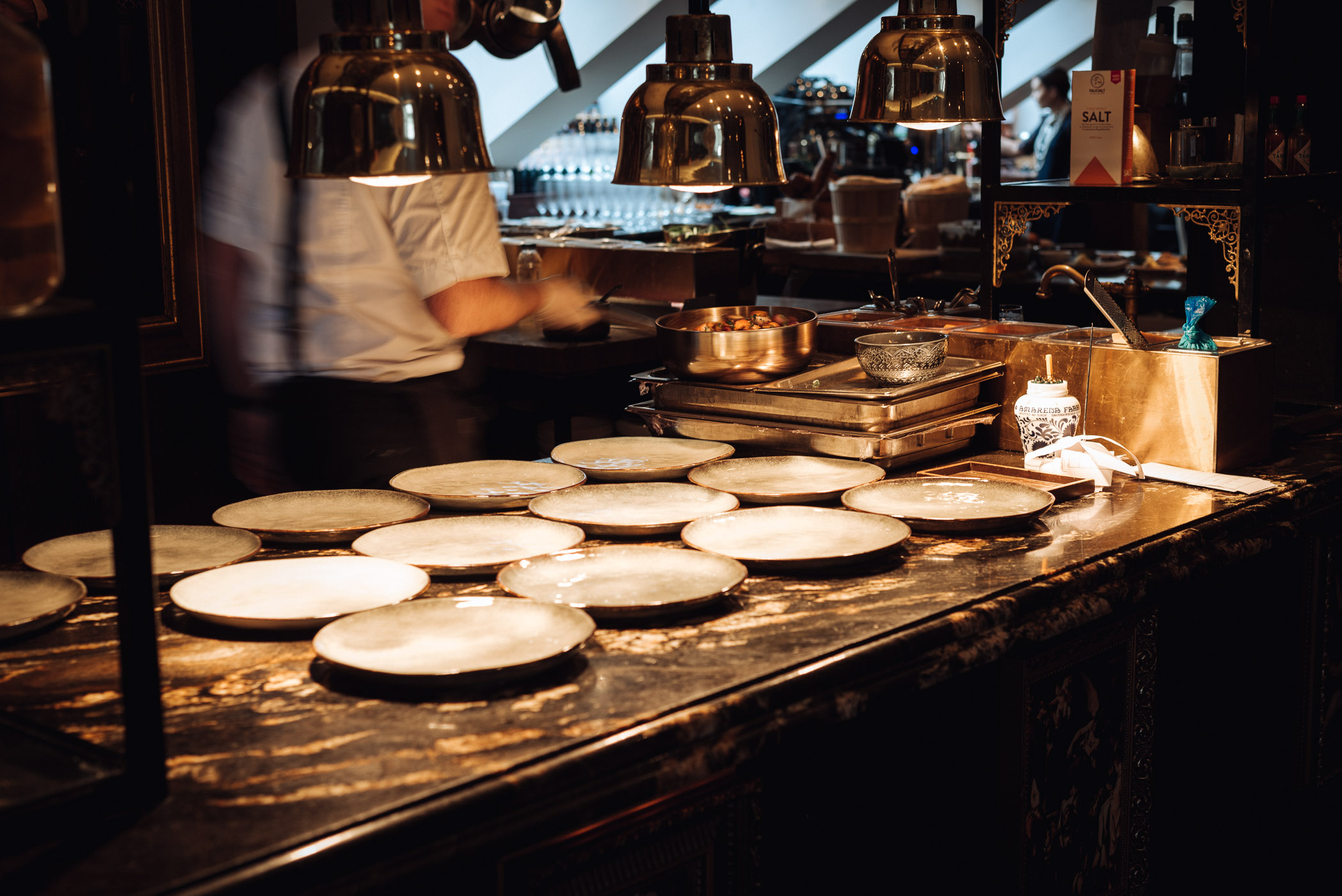 How to attract and keep your restaurant staff